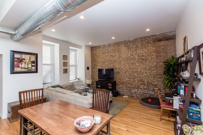 Photo - Condo Quality 1Bed/1 Bath in Hot Bucktown/Wicker Park Location! Central Air & In-Unit Laundry!