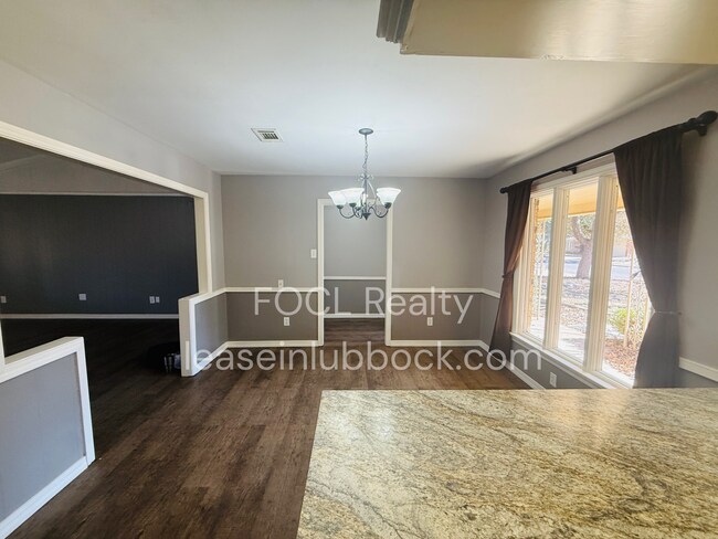 Foto del edificio - Updated and cozy 3/2/2