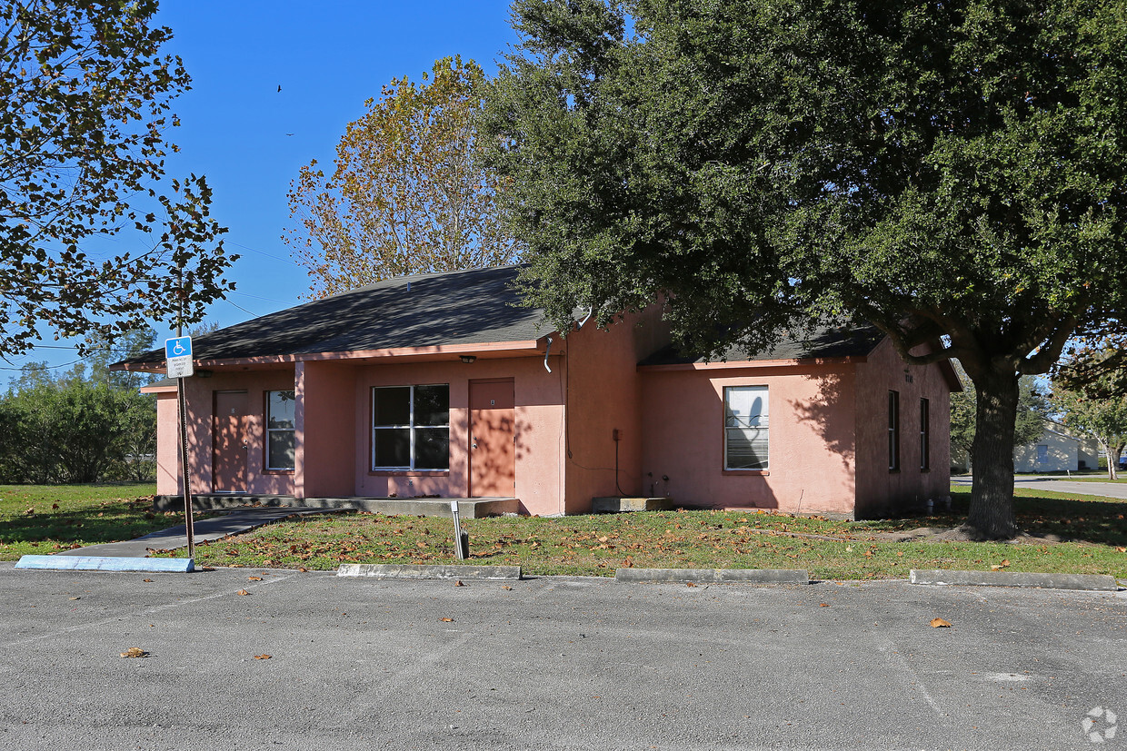 Primary Photo - Doveland Villas Apartments