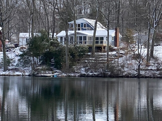 full house, upper section is loft - 3 Lakeside Dr