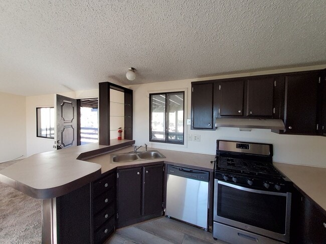 Building Photo - Two Bedroom House