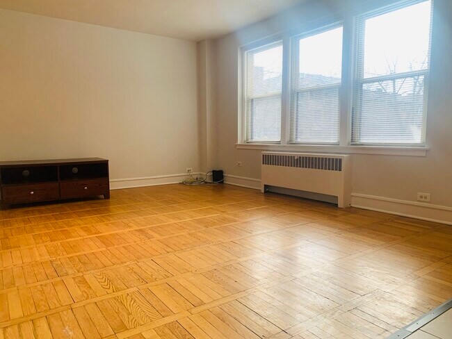 Foto del edificio - 4900 N Marine Dr
