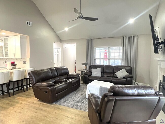 Foto del edificio - 519 Clover Trail