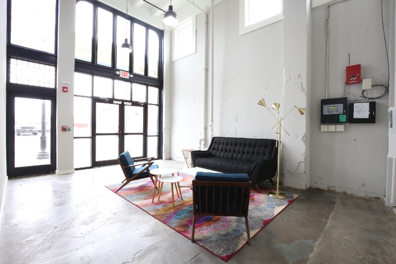 Foto principal - 310 E 1st St