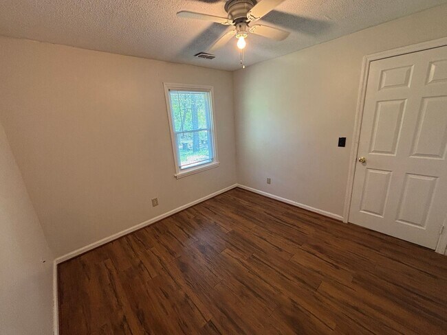 Foto del edificio - 26/28 Gardner Dr.