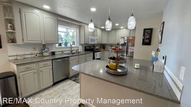 Building Photo - 4 br, 3 bath House - 7547 13th Ave Se
