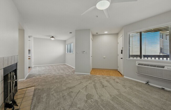 Building Photo - Bright 2Bd/2Ba Condo with Detached 1-Car G...