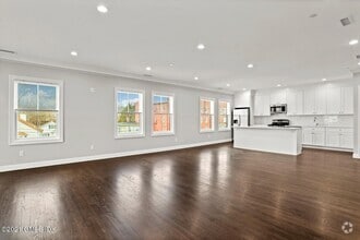 Building Photo - 4 Armonk St