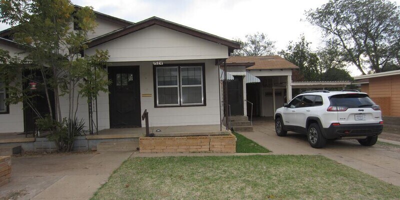 Foto principal - 1524 N. Austin