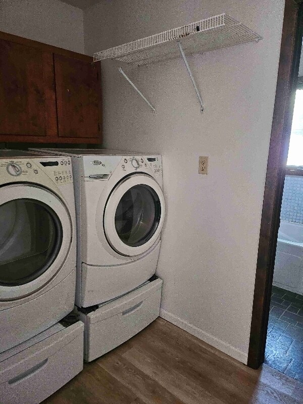 Building Photo - 212 Maple St