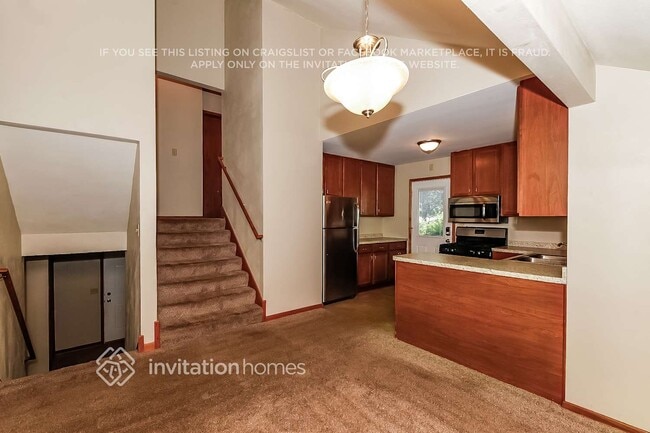 Building Photo - 2442 Jansen Ave