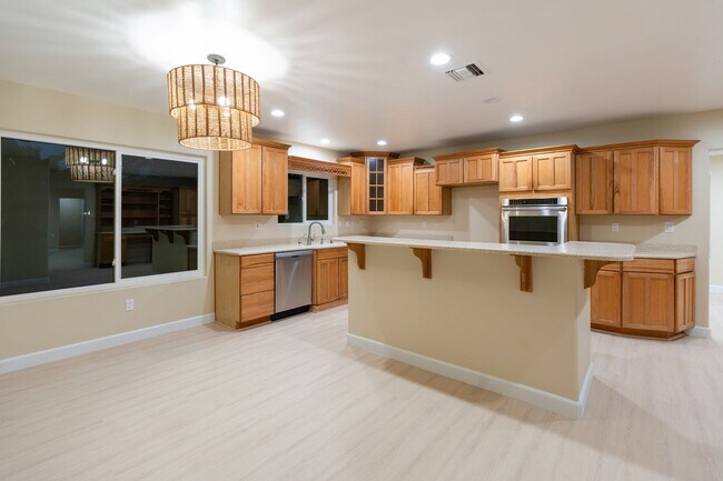 Foto del edificio - Large 5 Bedroom 4 bathroom Home