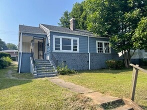 Building Photo - 1005 Valley Rd Pl