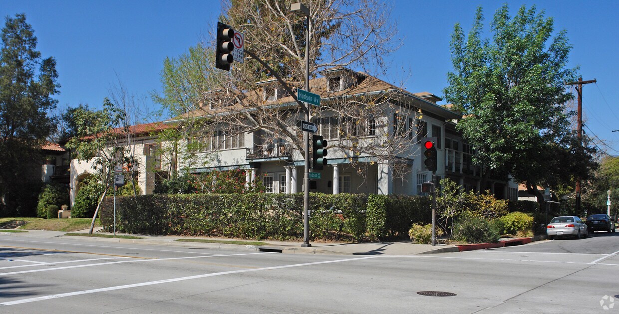 Primary Photo - 787 California Blvd