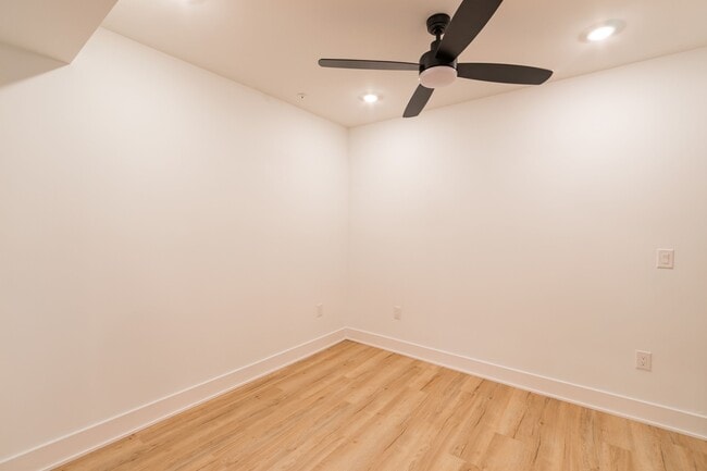 Photo - 629 W Girard Ave Apartment