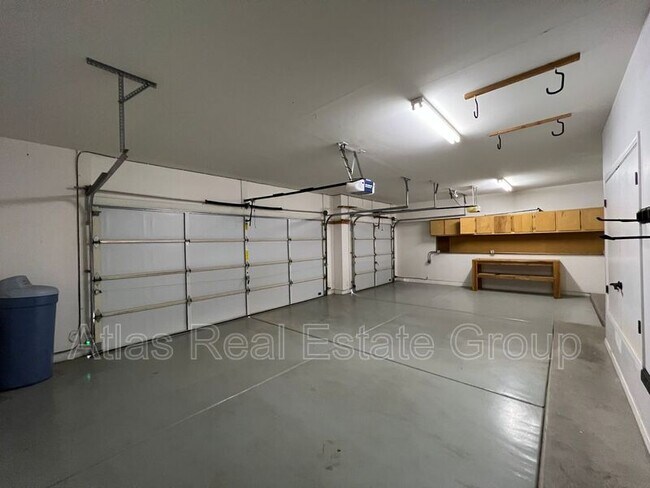 Building Photo - 3758 W Hardydale Cir