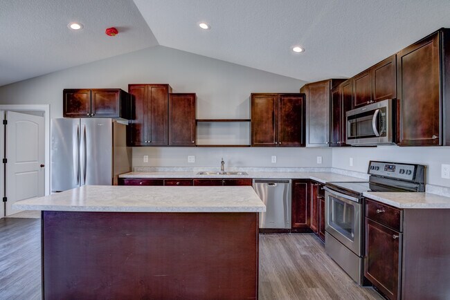 Building Photo - 1303 Blue Jay Pl