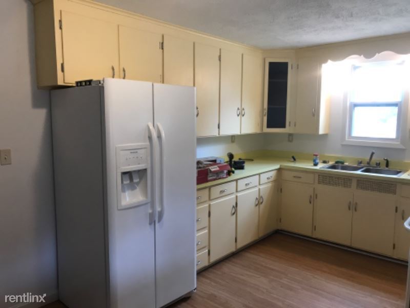 714 Crystal Lake Rd, Tolland, CT 06084 Room for Rent in Tolland, CT