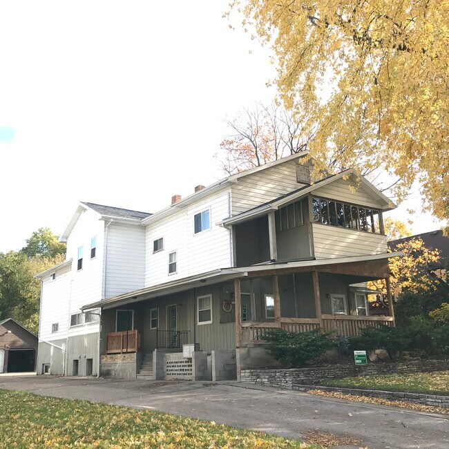 Foto del edificio - 536 Algoma Blvd