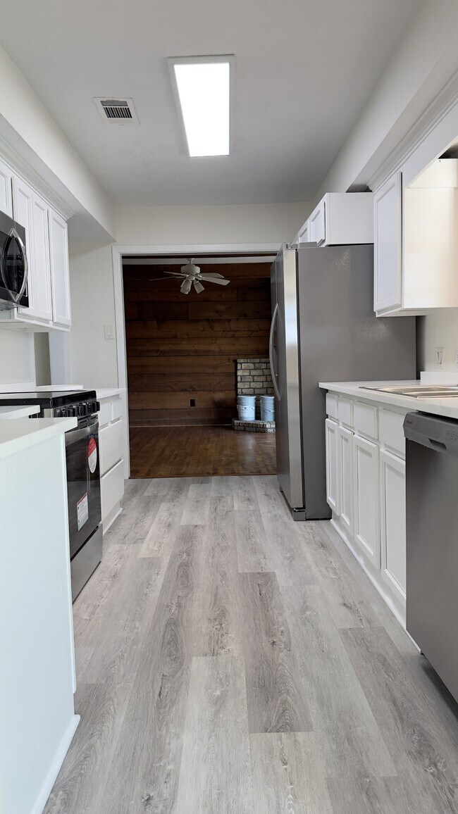 Foto del edificio - 3736 Baywood Dr