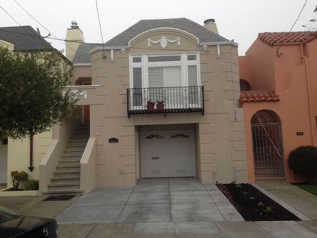 Foto del edificio - Completely Renovated Sunset Four Bedroom &...