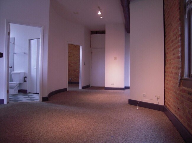 Building Photo - 2216 W Taylor St