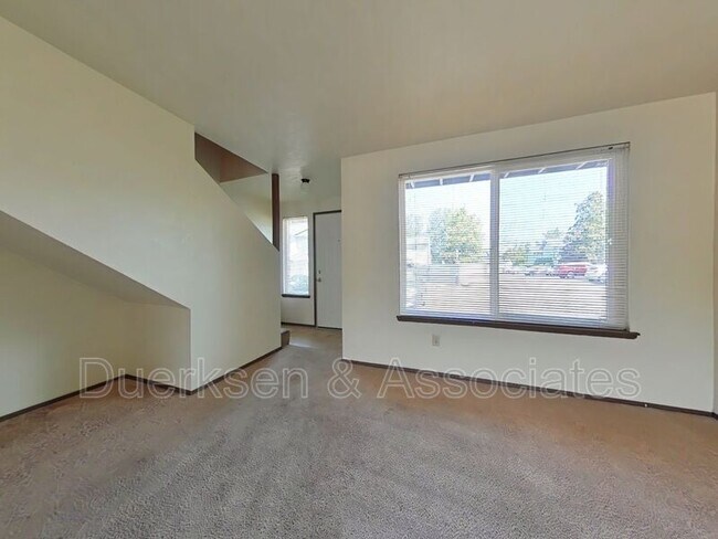 Building Photo - 2555 SW Pickford