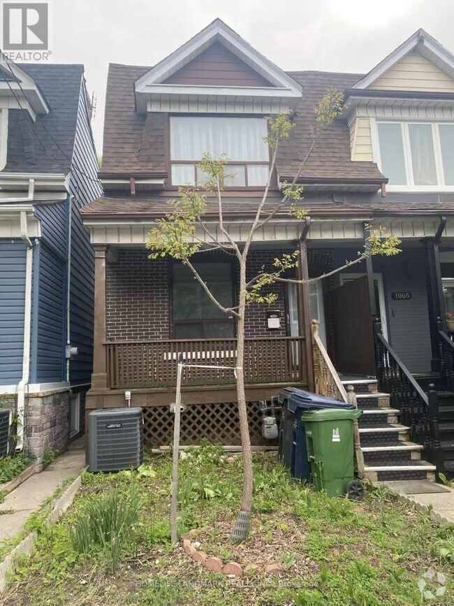 Building Photo - 1067 Dovercourt Rd