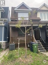 Building Photo - 1067 Dovercourt Rd
