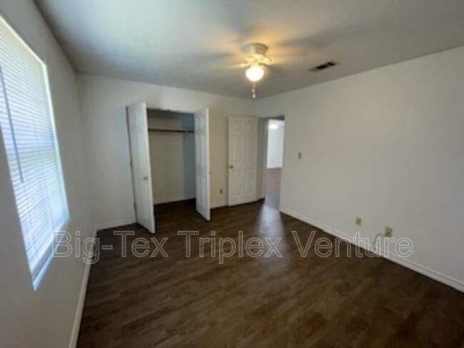 Foto del edificio - 260 N Pecan St