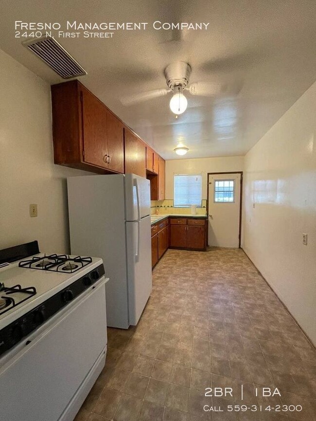 Building Photo - 2 Bedroom Apartment Near First & Clinton!