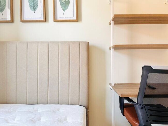 Foto del edificio - Furnished room/NOT APARTMENT