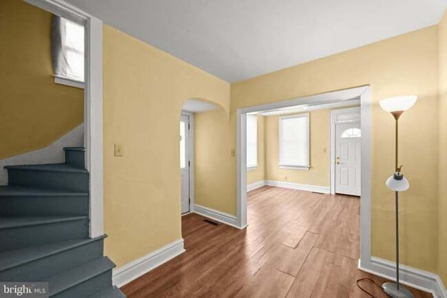 Building Photo - 640 1/2 3rd St