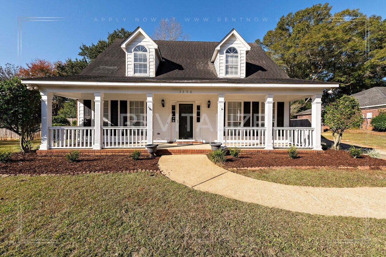 Foto principal - Creole Style 3 Bed 2.5 Bath Home on Oversized Lot