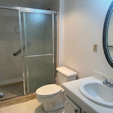 Building Photo - 3375 N Country Club Dr