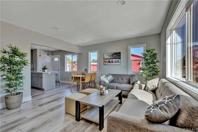 Photo - 907 W Arbutus St House