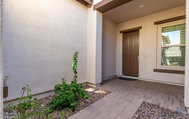 Foto del edificio - 10345 E Thatcher Ave