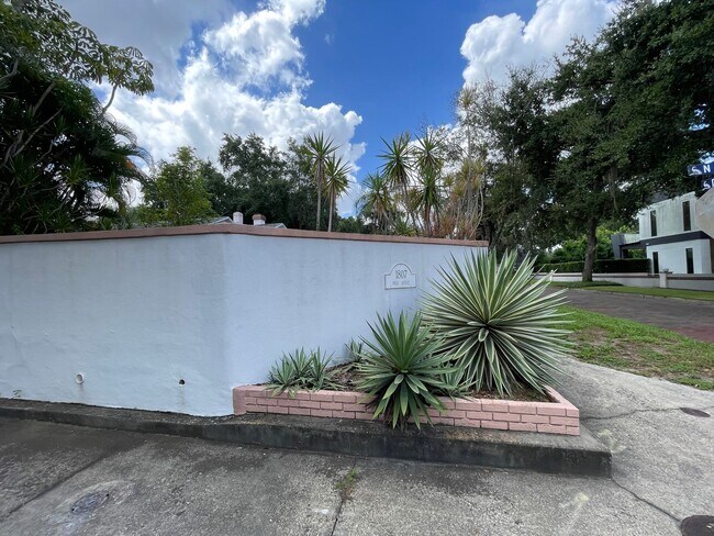 Foto del edificio - Charming Winter Park Retreat with Private ...