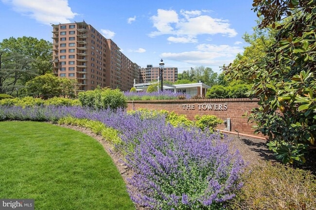 Building Photo - 4201 Cathedral Ave NW