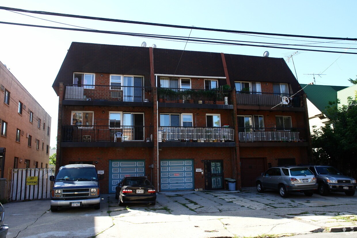 Foto del edificio - 14716-14720 Roosevelt Ave