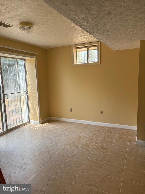 Building Photo - 7204 Willow Hill Dr