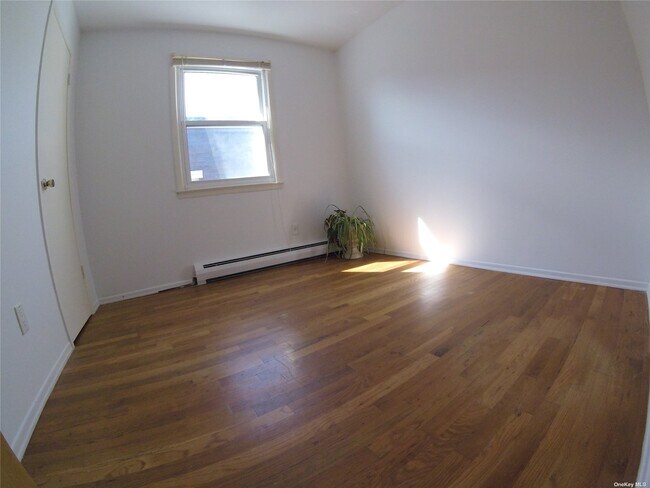 Foto del edificio - 240-50 68th Ave