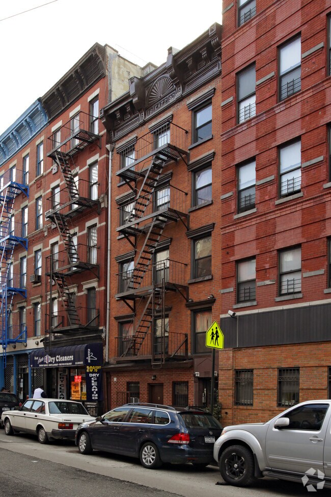 Building Photo - 165 Avenue B