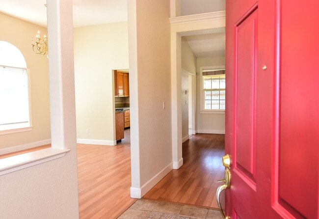 Building Photo - 485 Deer Creek Dr