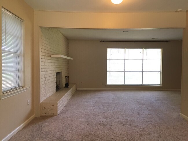 Foto del edificio - 1718 Glen Alta Dr