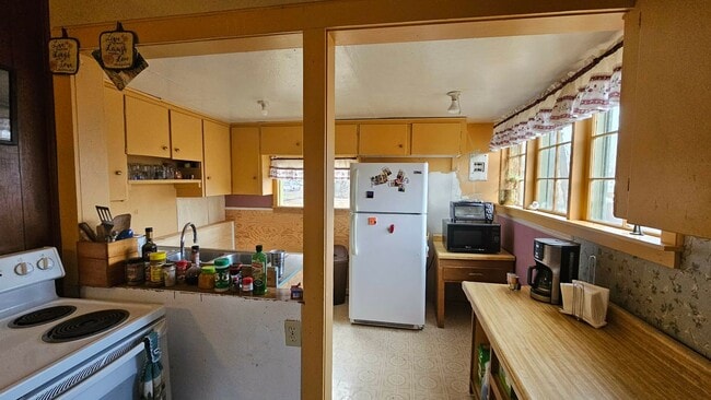 Foto del edificio - Large Corner Lot House