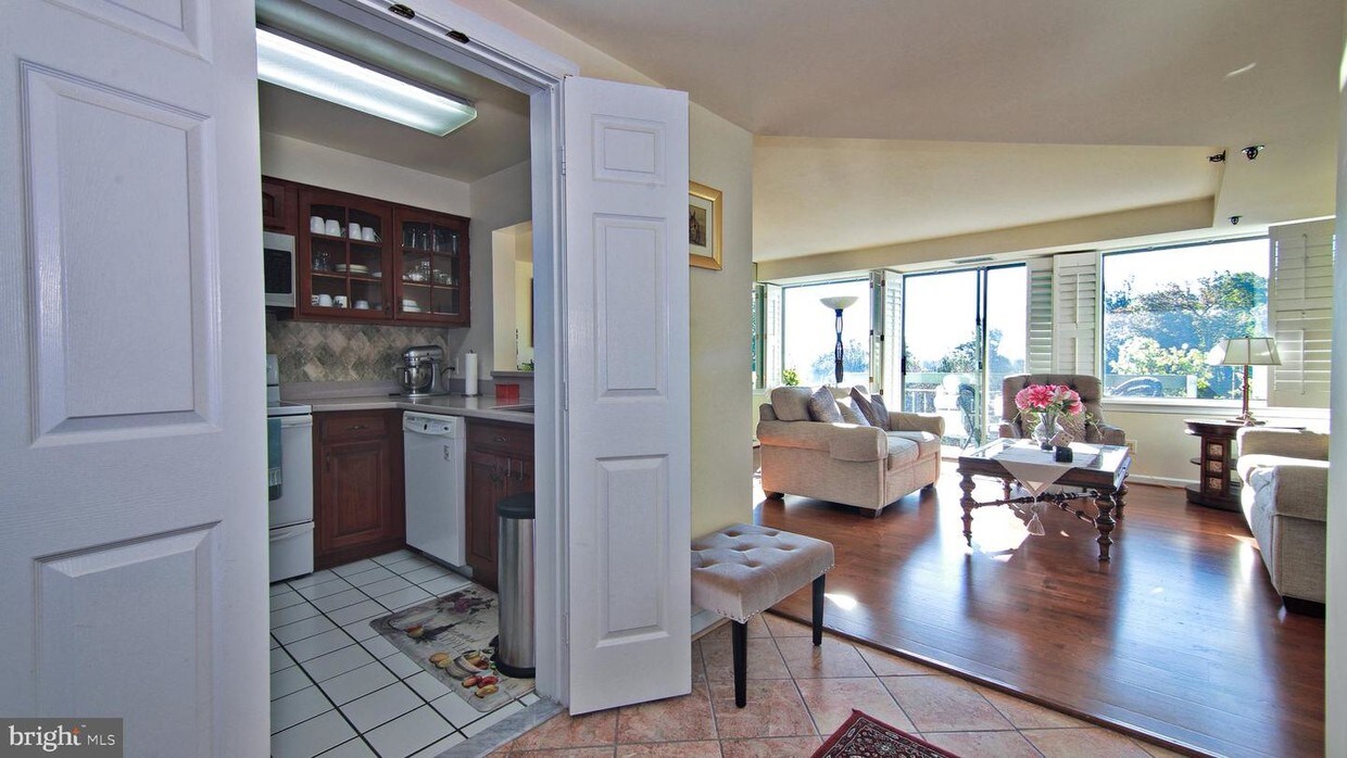 Primary Photo - 5450 Whitley Park Terrace