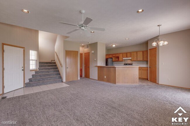 Building Photo - 3 br, 2.5 bath Townhome - 529 N Bristol Ct