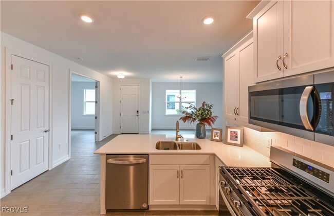 Building Photo - 43669 Sparrow Dr