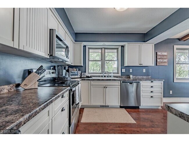 Building Photo - 14684 Cove Ave SE